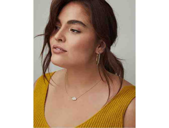 KENDRA SCOTT - Elisa Gold Pendant Necklace In Iridescent Drusy