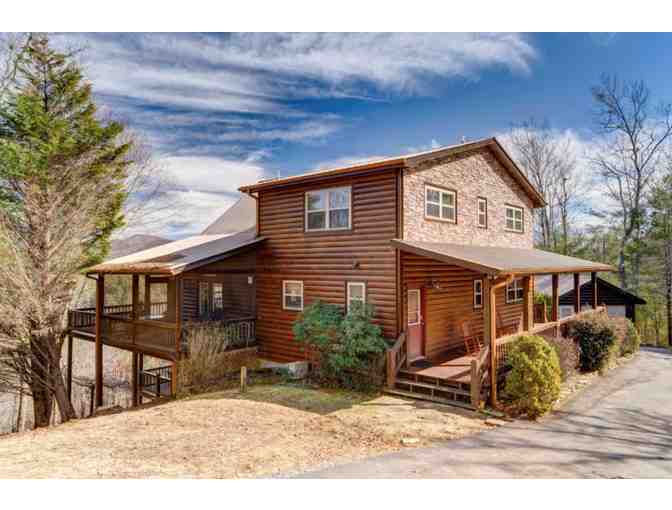 One Week Stay for up to 8 in a beautiful cabin in Blue Ridge, GA! LIVE AUCTION