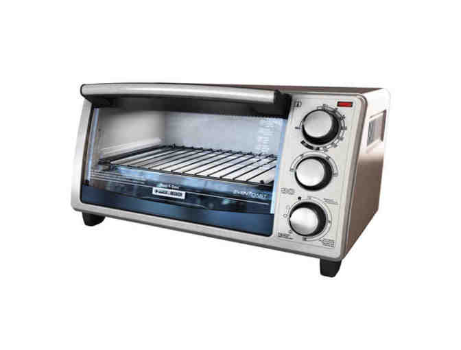 Sleek + Versatile Countertop Oven by Black + Decker