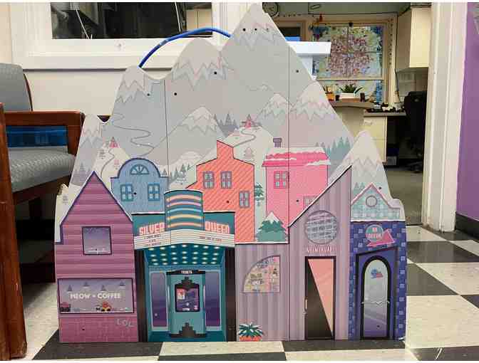 L.O.L. Surprise! Pre-Owned Winter Disco Chalet Doll House