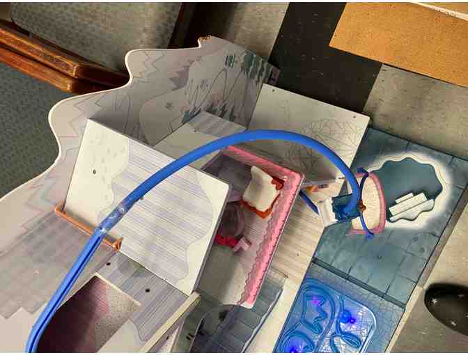 L.O.L. Surprise! Pre-Owned Winter Disco Chalet Doll House