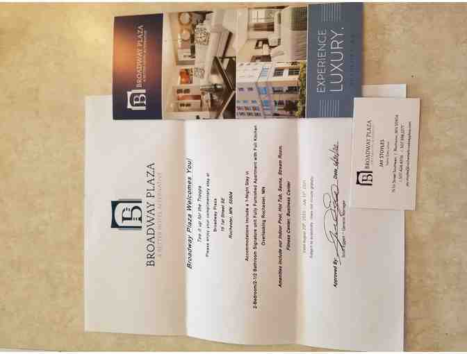 Broadway Plaza - One Night Stay 2 bedroom/2.5 bath apartment w/ full kitchen