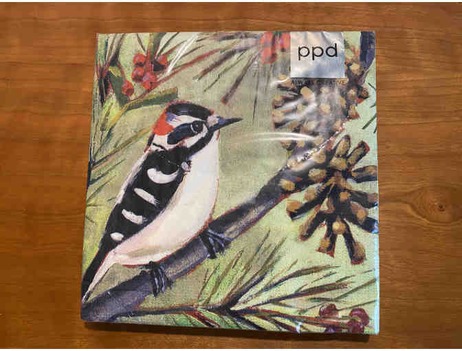 Napkins decorated with Beautiful Wildlife Scenes