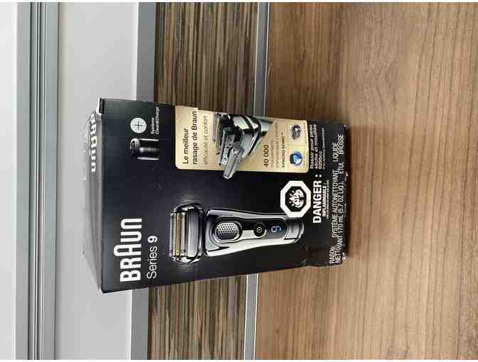 Braun Series 9 Razor with Cleaning Cartridge Kit
