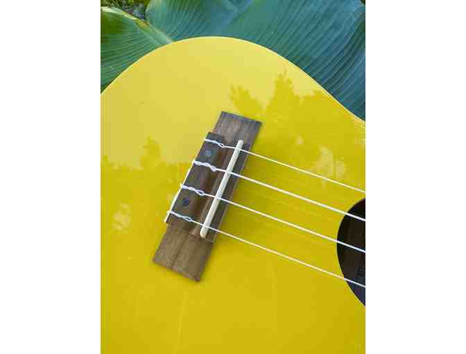 Hanalei Strings - Ukulele, T-Shirt & Bag