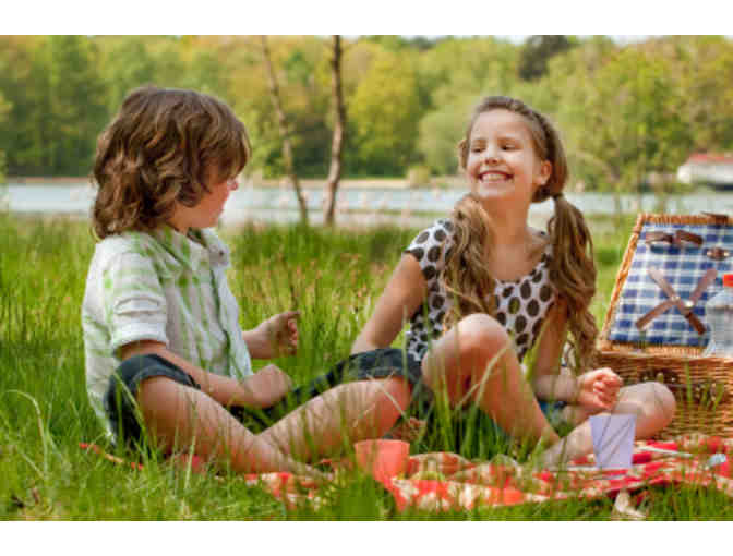 Teacher Feature: Thatcher Woods Hike with Ms. Giannoni and Ms. Yasmeen