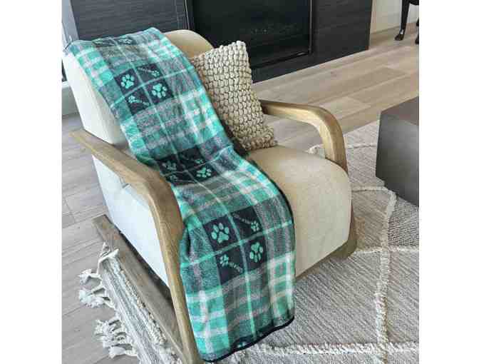 Max and Neo Flannel Throw Blanket - Photo 1