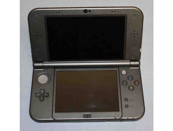 New Nintendo 3DS XL + Case