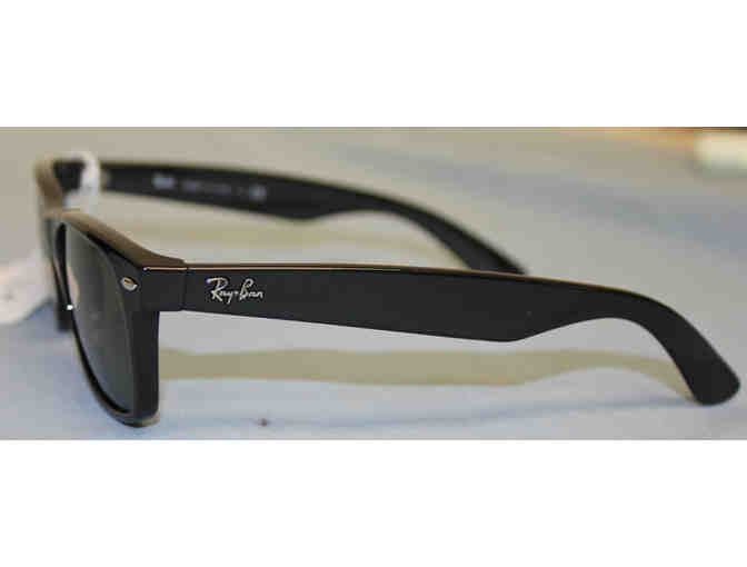 Ray-Ban 	 NEW WAYFARER CLASSIC Sunglasses + Case