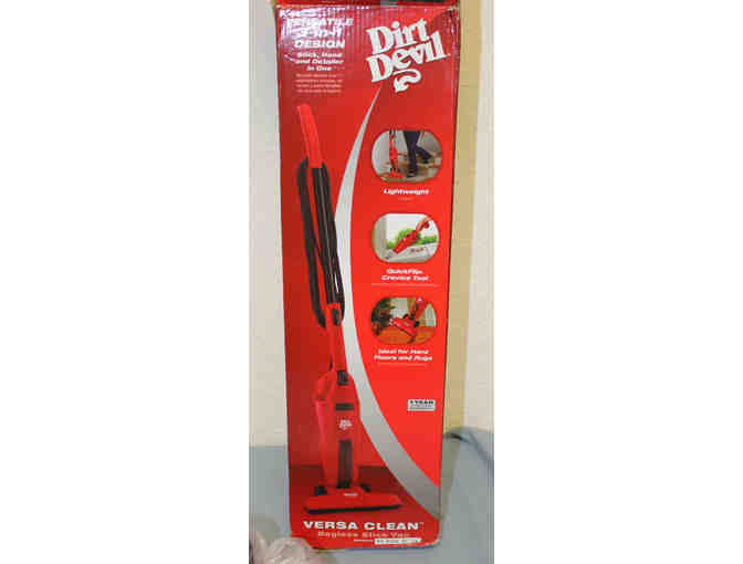 NEW - Dirt Devil Versa Clean Bagless Vacuum Cleaner