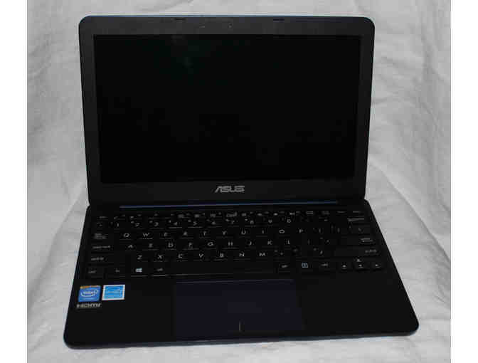 ASUS X205TA 11.6 Inch Laptop + Charger
