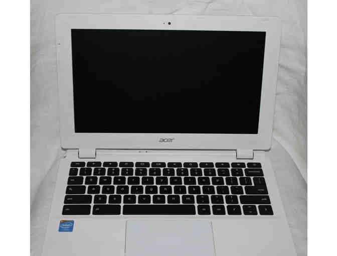 Acer Chromebook CB3-111-C8UB Laptop + Charger