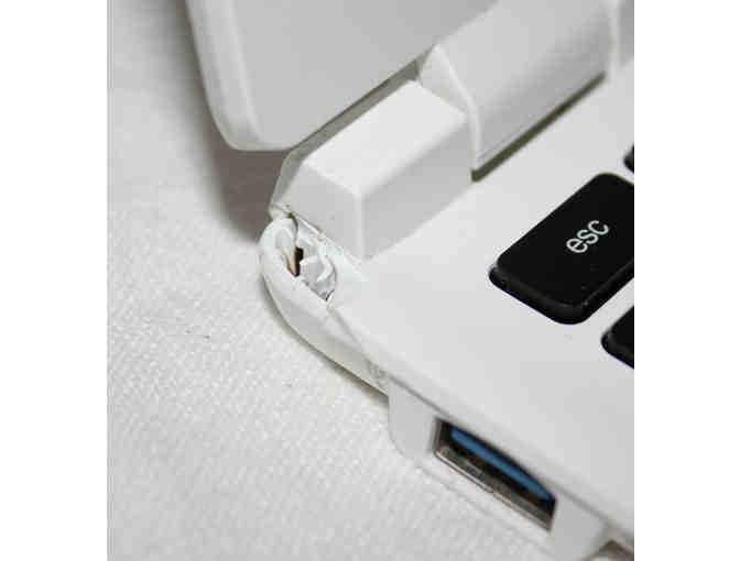 Acer Chromebook CB3-111-C8UB Laptop + Charger