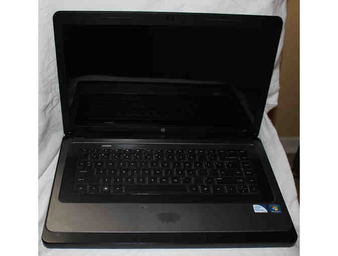 HP 2000 15.6' Laptop + Charger
