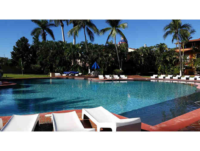 3 Nights in a Beautiful Puerto Vallarta Marina Condo - 4 People