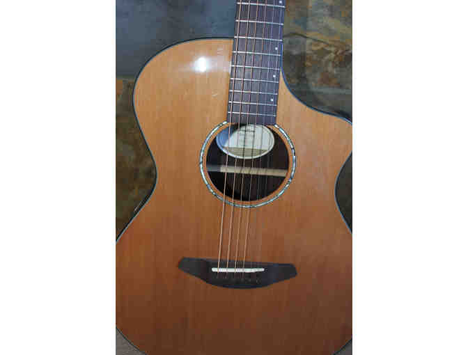 Breedlove Solo Concert Acoustic/Electric Guitar