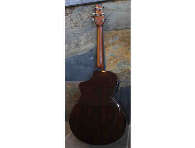 Breedlove Solo Concert Acoustic/Electric Guitar