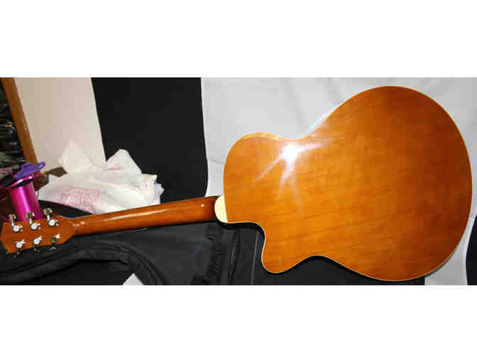 Ventura Right Handed Guitar - Model V15 + Soft Case