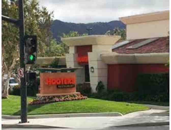 Hooters - 200 wings + Hooters T-shirt