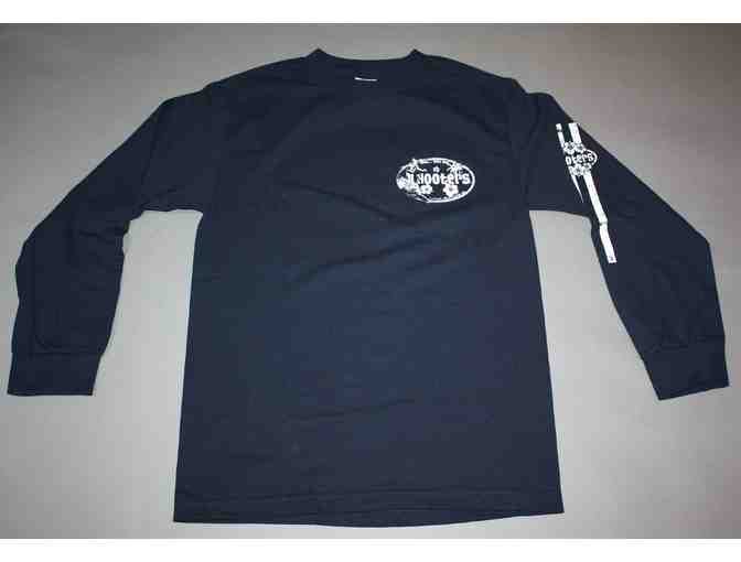 Hooters - 200 wings + Hooters T-shirt