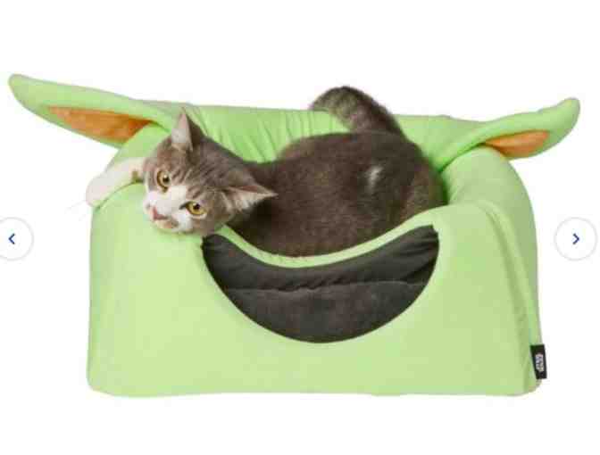 Star Wars: The Mandalorian Grogu Covered Cat and Dog Bed