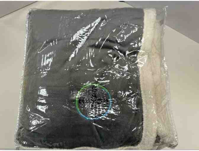 Bayer Luxury Throw