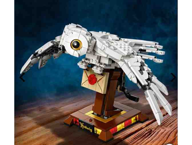 Lego Harry Potter: Hedwig Display Model with Moving Wings (#75979)