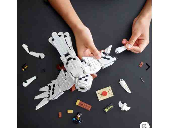 Lego Harry Potter: Hedwig Display Model with Moving Wings (#75979)