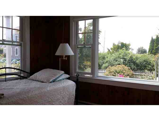 Long Weekend Escape for 6 at Rhode Island Summer Cottage!