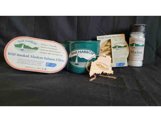 Bar Harbor Foods Holiday Gift Basket with Salmon, Clam Chowder, Lobster Bisque, and More