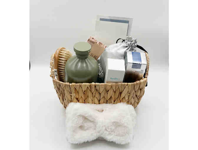 Refined Looks Spa Diamond Glow Facial & Amazing Skin Care Basket