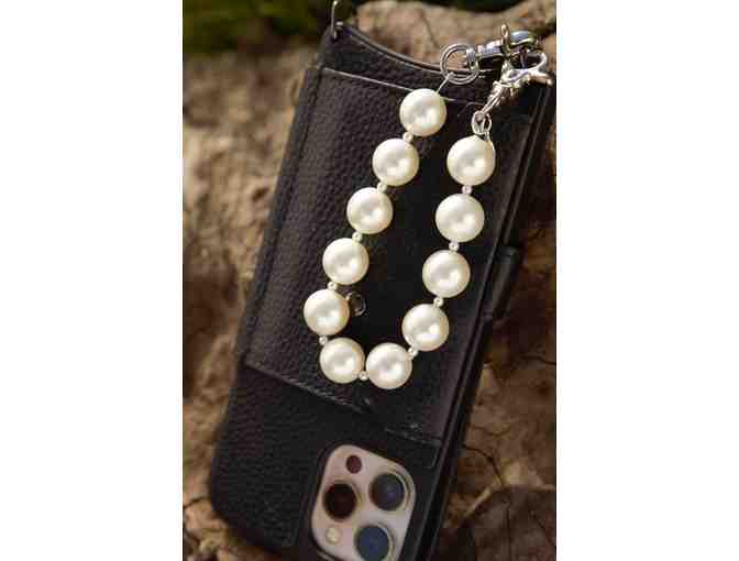 Jeu-je Crossbody and wristlet white pearl phone holder