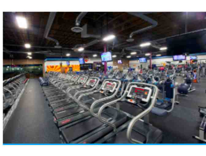 1 Year Gym Membership to Crunch Sunset or Burbank