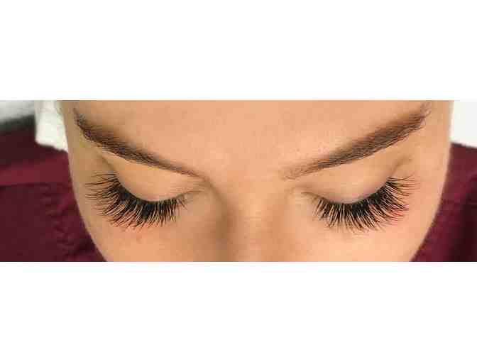 Laura Diaz Skincare+ - 1 Full Set Eyelash Extensions
