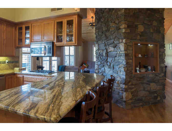 Four night stay - Elegant Mountain Cabin near Yosemite (Sun-Thurs) for up to 8 people