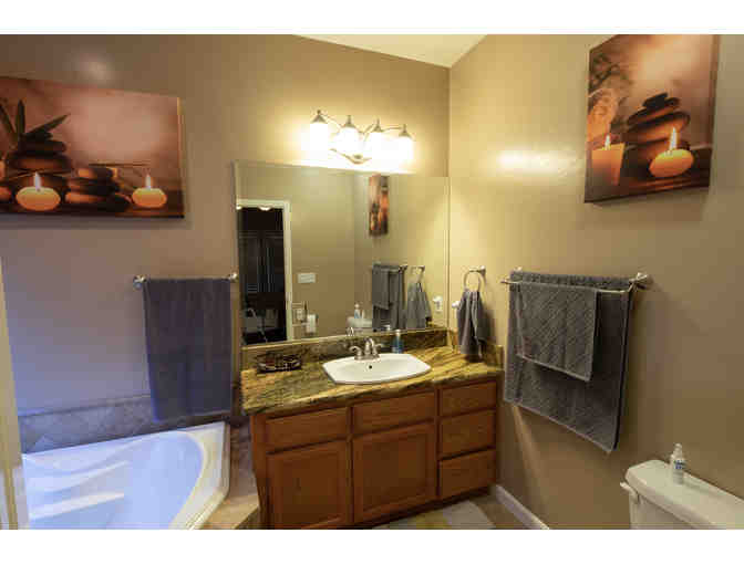 Four night stay - Elegant Mountain Cabin near Yosemite (Sun-Thurs) for up to 8 people