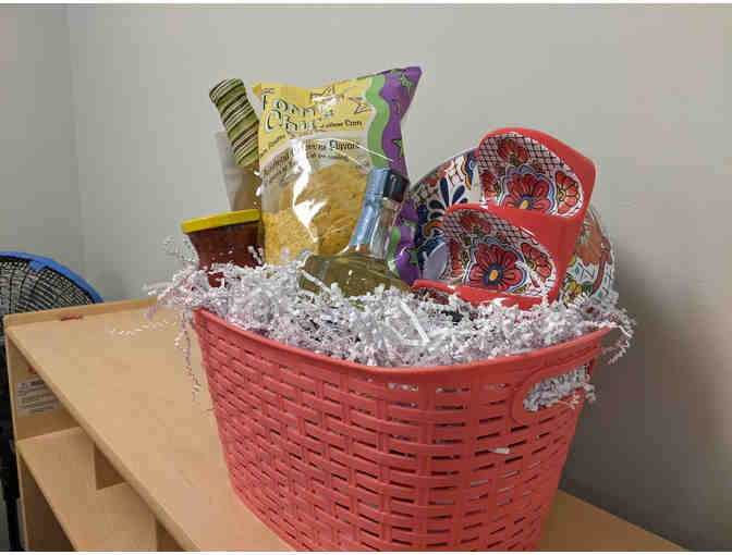 El Puente gift card basket