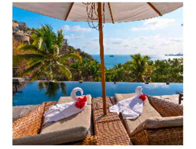 Luxurious Escape to Manzanillo, Mexico for 8 people