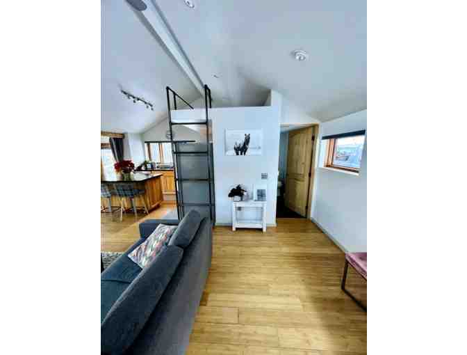 2 night stay in a Cozy Cabin near Carbondale sleeps 2-4 people