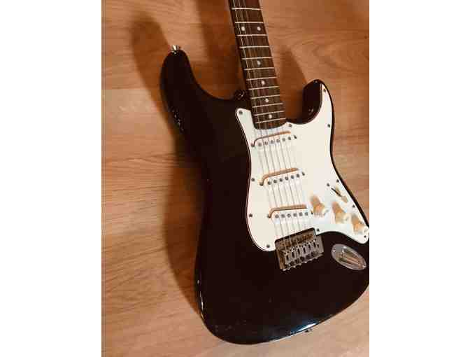 Squier Fender Shrot Guitar