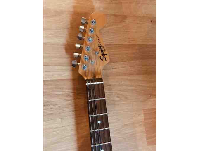 Squier Fender Shrot Guitar