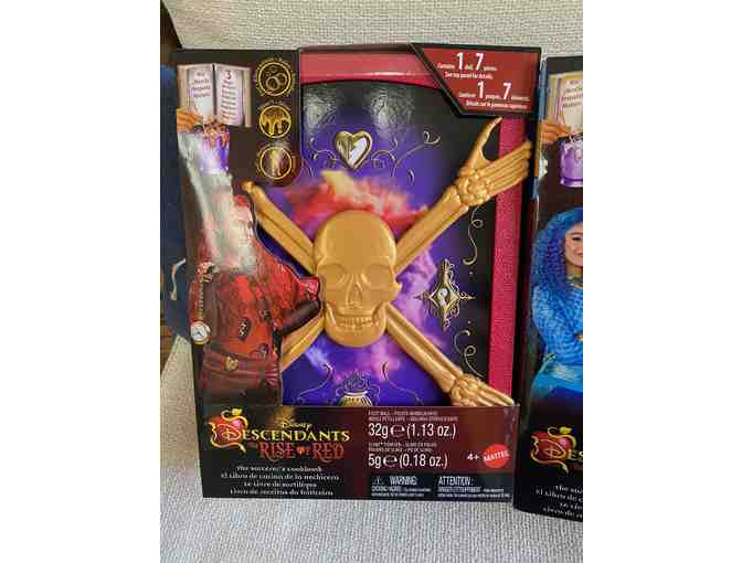 Disney's Descendants: The Rise of Red - Deluxe Red Package