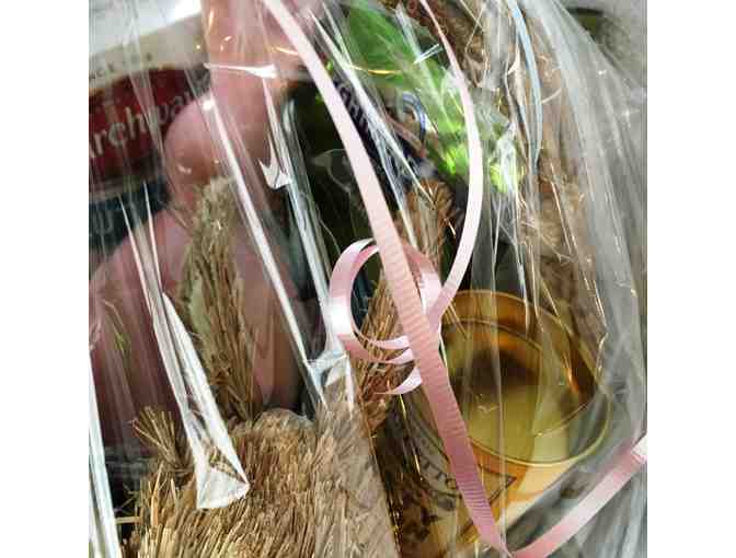 Spring Picnic Basket donated by Southeast Rehabilitation & Skilled Care Center