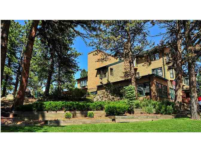 Enjoy 4 nights @ The Historic Crags Lodge in luxury 1 bedroom suite