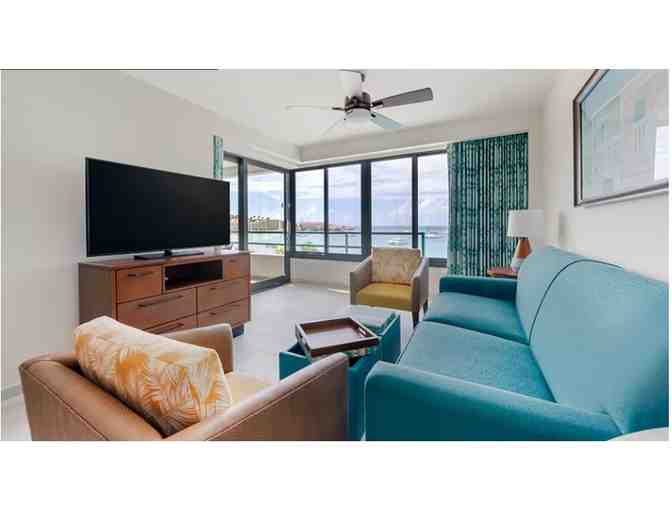 Enjoy 4 nights @ Royal Palm, a Hilton Vacation Club Sint Maarten in One bedroom Suite