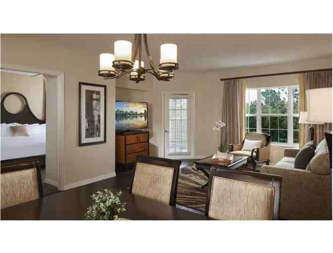 Enjoy 4 nights @ Seaworld Orlando Hilton Grand Vacation Club in luxury suite