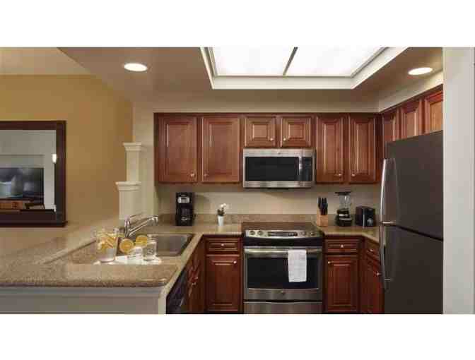 Enjoy 4 nights @ Seaworld Orlando Hilton Grand Vacation Club in luxury suite