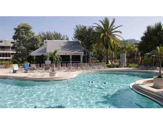 Enjoy 4 nights @ Tortuga Beach Club Resort in Sanibel Island in 2 bed luxury suite