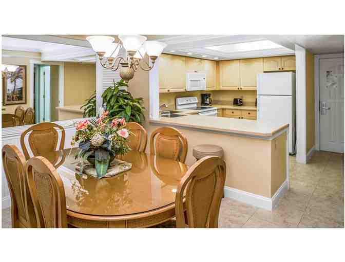 Enjoy 4 nights @ Charter Club Resort of Naples in luxury 2 bed suite