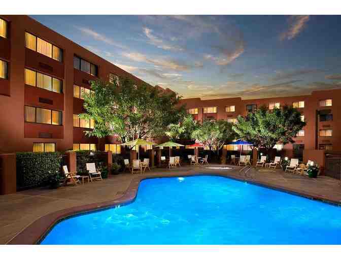 Enjoy 3 nights @ BEST WESTERN PLUS Rio Grande Inn Albuquerque + Delux Wine tasting + more!